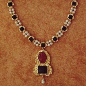 Looking for Vintage Antique Jewelry
